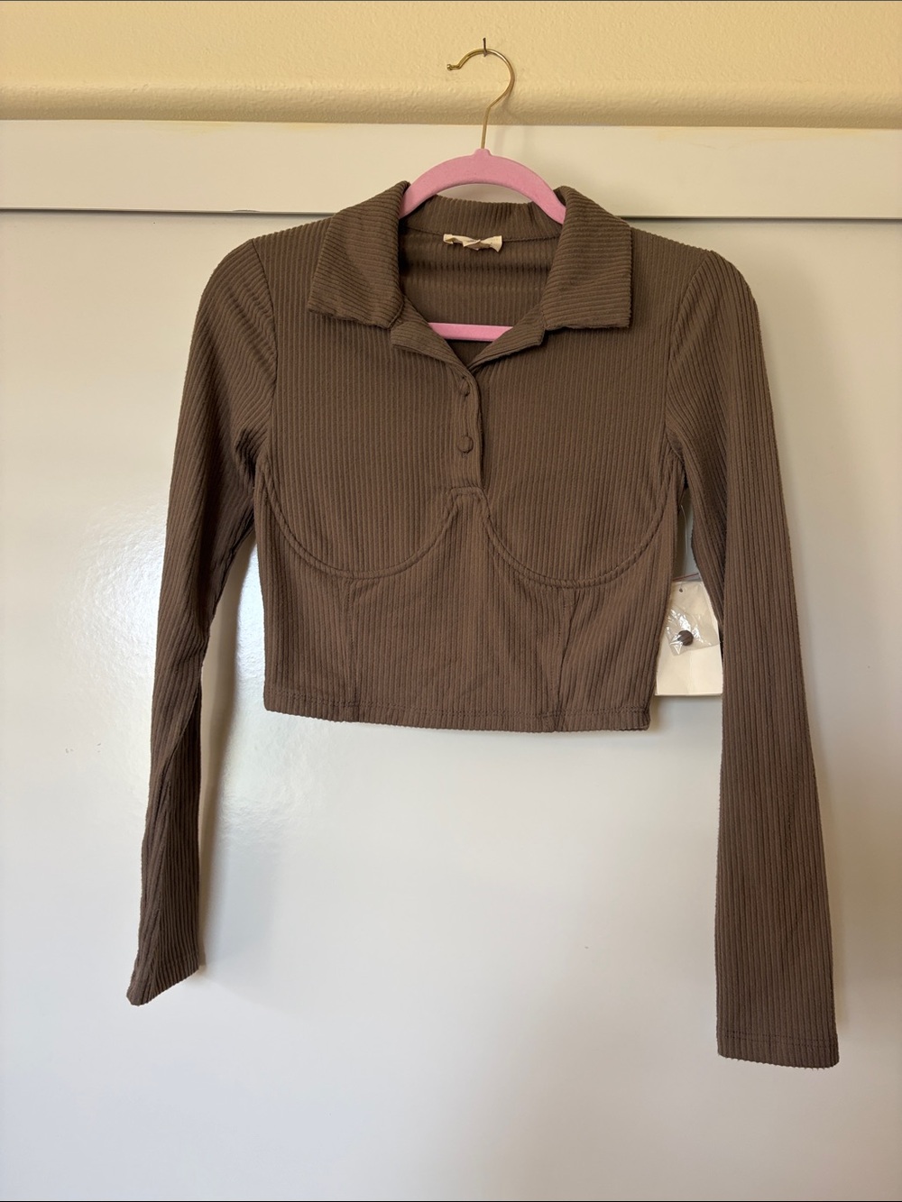 meraki Ribbed Cropped Polo Top in Brown